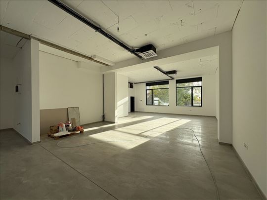 Fantastičan lokal 154m2 IZLOG 3 parking mesta