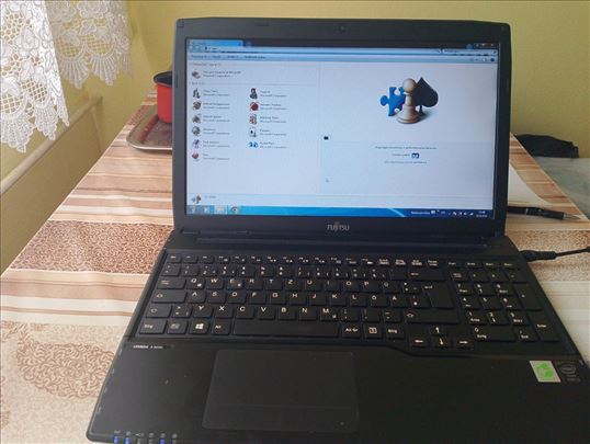 Fujitsu Fiesta - i5, 8 Gb,HD 300,windos 7