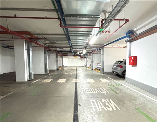 Garažno mesto u LUX zgradi u Bulevaru