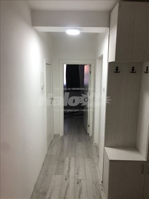 Izdajem stan u Zemunu-nasalje Novi Grad