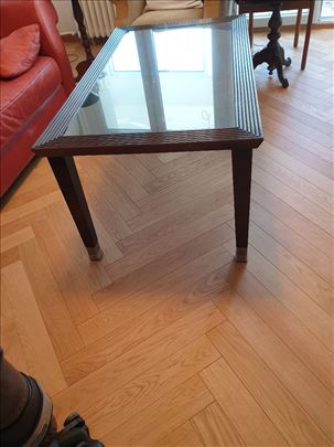 Klub sto , puno drvo