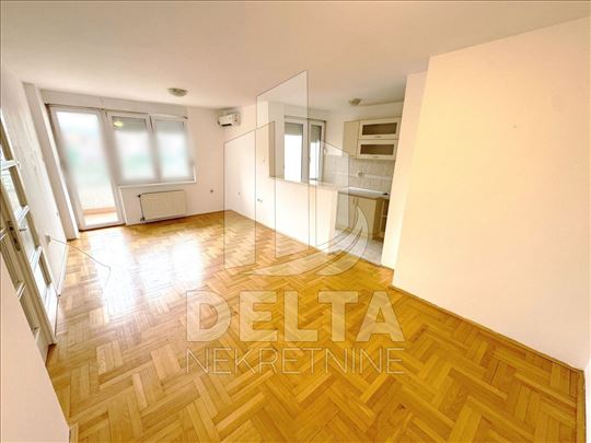 Komforan, trosoban stan u Romanijskoj ulici 