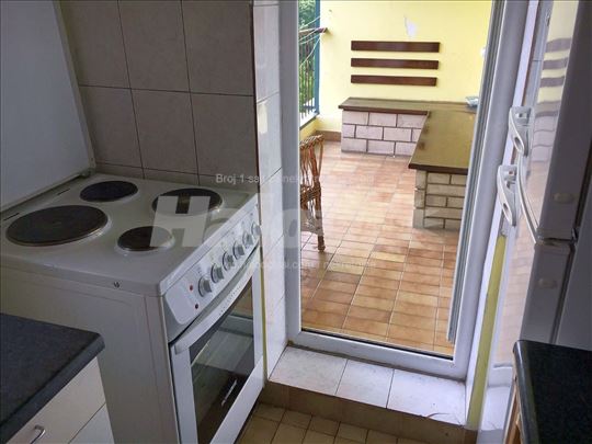 Konjarnik, Ustanička ulica, ugao-V. Ilića