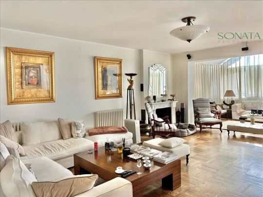 Luksuzan stan sa dva parking mesta-Senjak