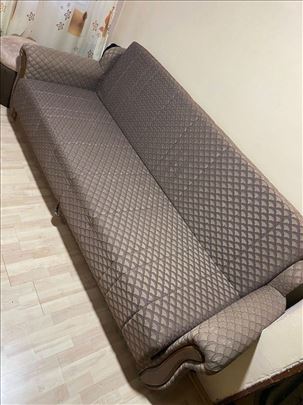 Na prodaju dva ista kreveta, cena jednog 70€ 