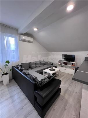 Na prodaju stran u Jajincima 50m2, 1,5, IV sprat.