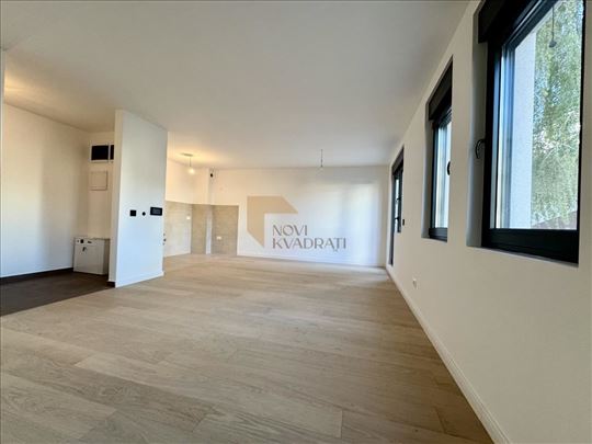 Odmah useljiv 3.0 stan, dvorište, upotrebna dozvol