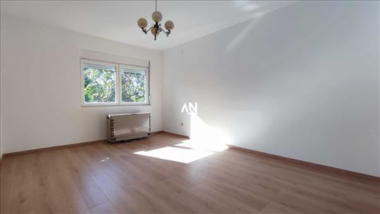 Okretnica autobusa br.15. Tavan. Adaptibilan u 3.0