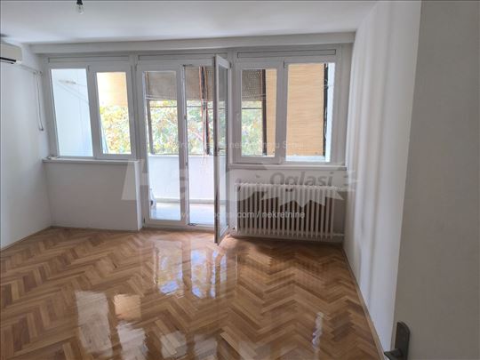 prodajem dvosoban stan