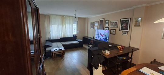 Prostran stan sa prelepim pogledom