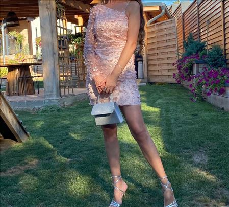 Roze 3d haljina,na jedno rame