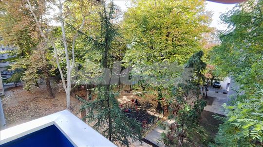 Salonac,centar Vračara,Tomasa Jeza(Kalenic pijaca)