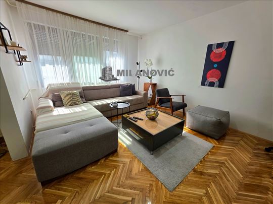 Trosoban stan u centru