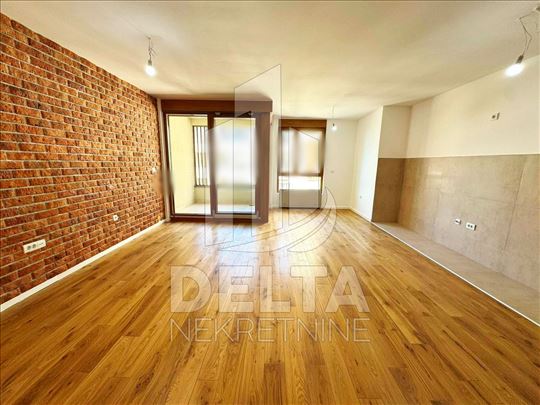 Useljiv, trosoban stan u prestižnoj novogradnji