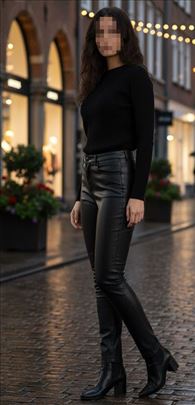 Zara crne pantalone od eko kože M/L