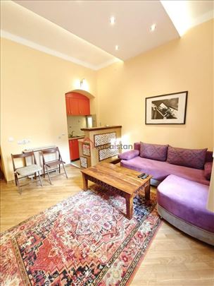 Blizu Kalenić pijace sa velikim dvorištem