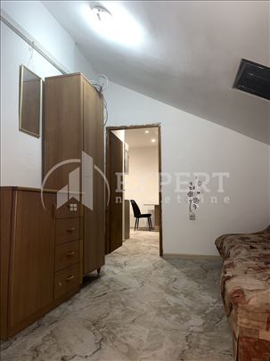 Izdaje se jednoiposoban stan na Bulevaru Nemanjića