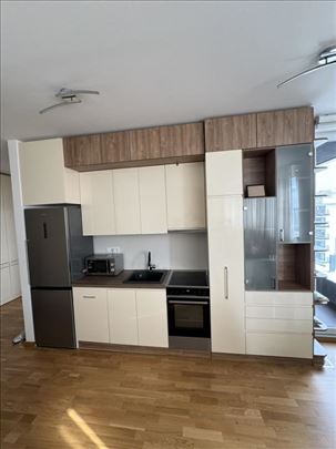 Izdaje se moderan dvoiposoban stan Kralja Petra I