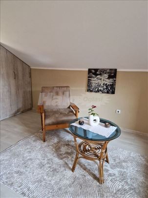 Izdajem garsonjeru u Kotezu