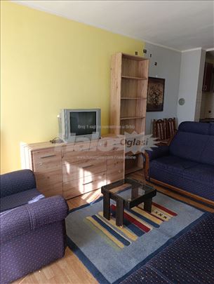 Izdajem jednoiposoban stan u Zarkovu