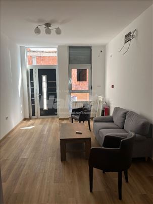 Izdajem jednosoban stan