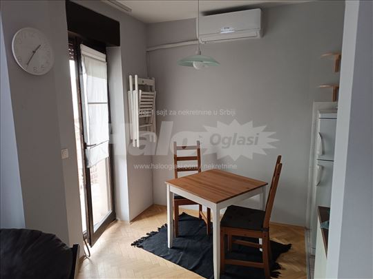 Jednoiposoban stan, Grbavica, Braće Ribnikar 10