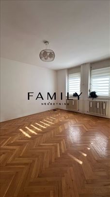 Jednosoban stan sa privatnim dvorištem i biciklano