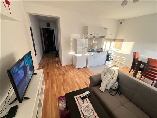 Kaludjerica 1,5 sa parking mestom