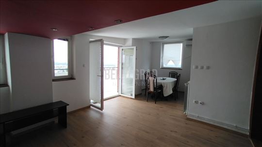 Kod Tržnog centra Zira, odličan stan