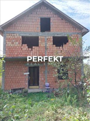 Kuća sa 11 ari placa!