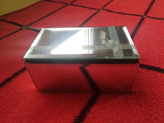 kutija za nakit sa ogledalom