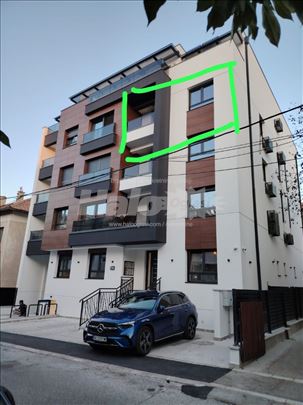 Lux stan na Banovom brdu – garažno mesto uključeno