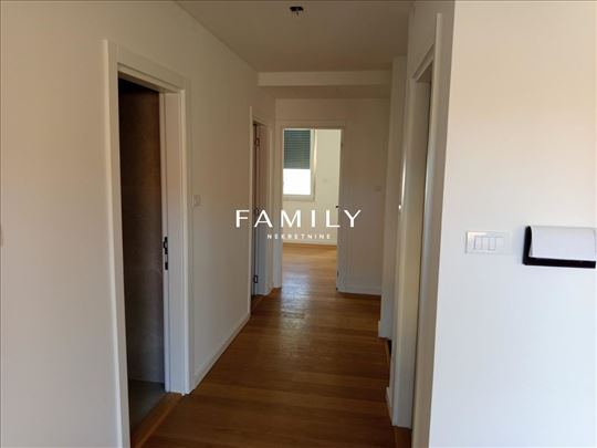 Nov četvorosoban stan u urbanoj vili –Sajmište, No