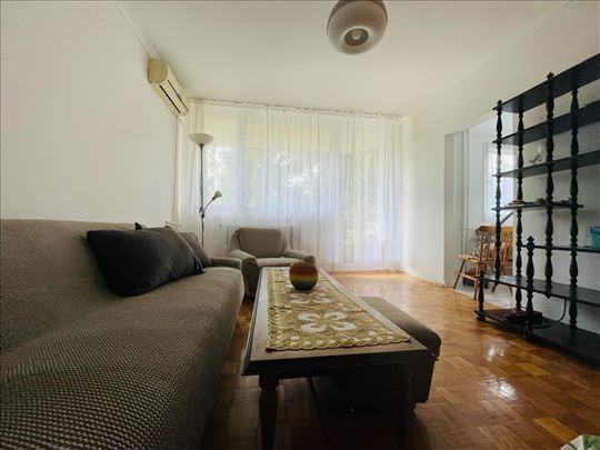 Novi Beograd- blok 28- dvoiposoban- namešten- 79m2