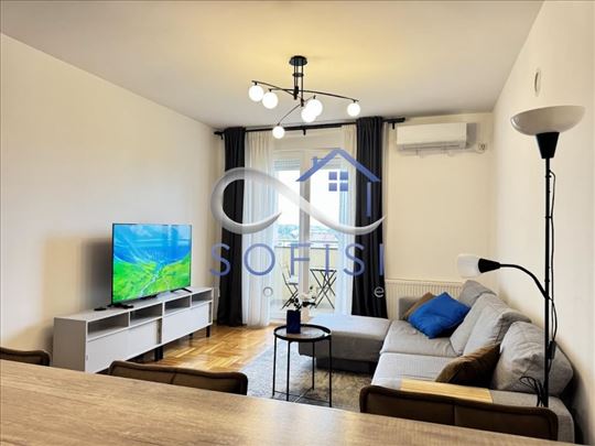 Novi Sad, Bul. patrijarha Pavla - Odličan troiposo