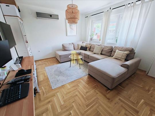 Novo, namešteno, sa parkingom – idealan trosoban s