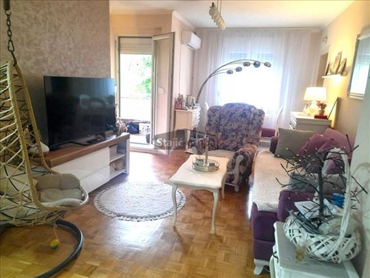 Porodičan u mirnom kraju - renoviran, bez ulaganja