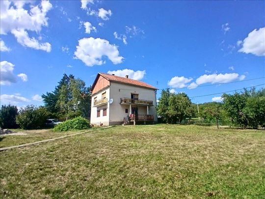 Porodična kuća od 230 kvadrata sa 6 soba