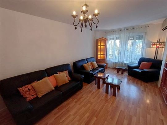 Prostran, renoviran stan, kod Slavije, ID 4558