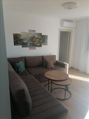 Svetao i sunčan stan na početku Ledina