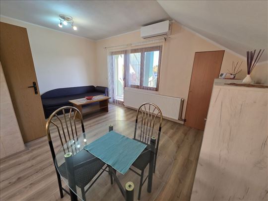 Trosoban stan u kući