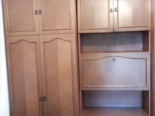 Veliki orman  puno drvo bar za piće