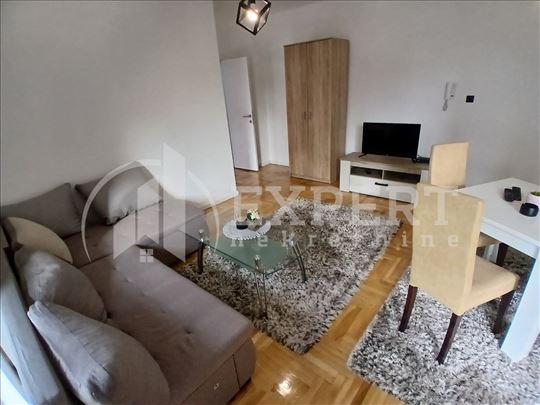 Izdaje se namešten jednoiposoban stan u blizini pa