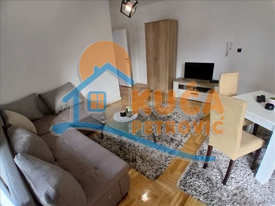 Izdaje se namešten jednoiposoban stan u blizini pa