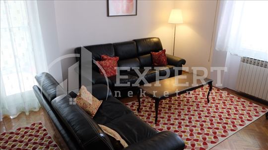 Izdaje se odličan stan u centru Niša, 75m2