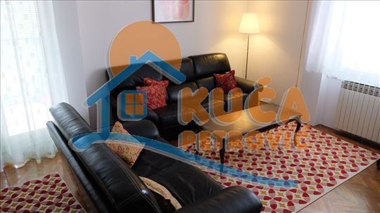 Izdaje se odličan stan u centru Niša, 75m2