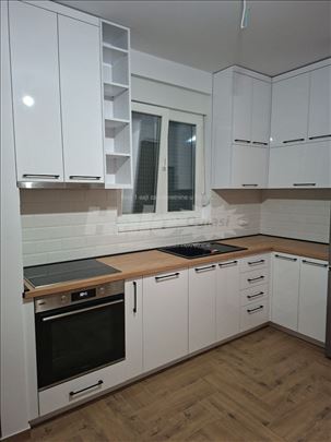 Izdajem lux namešten stan u Novoj Pazovi