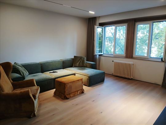 Izuzetan! Senjak, 3.0, parking, opremljen