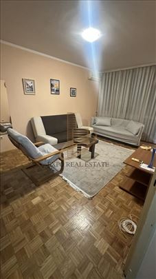 Komforan stan u Bloku 22 – idealna lokacija kod Sa