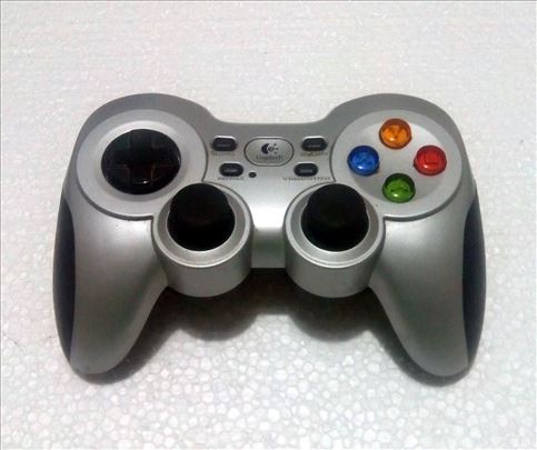 Logitech F710 WIRELESS GAMEPAD